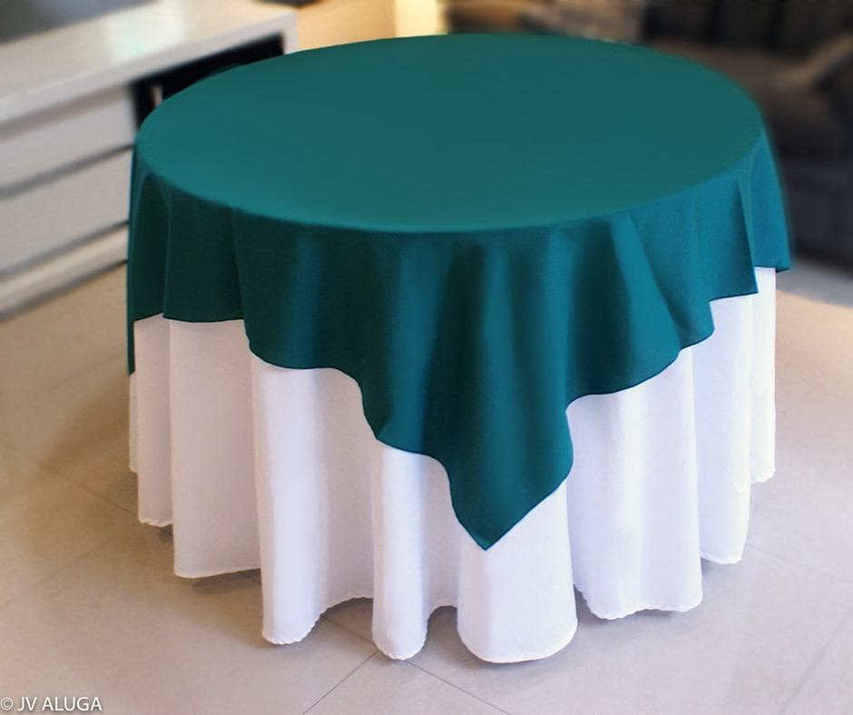 Aluguel de toalha redonda branca com cobre mancha verde