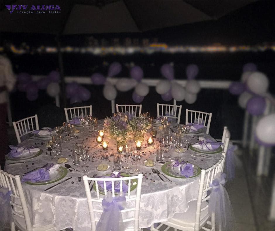 Imagem da galeria 1 de Aluguel Conjunto de mesa redonda com 10 cadeiras Tiffany branca