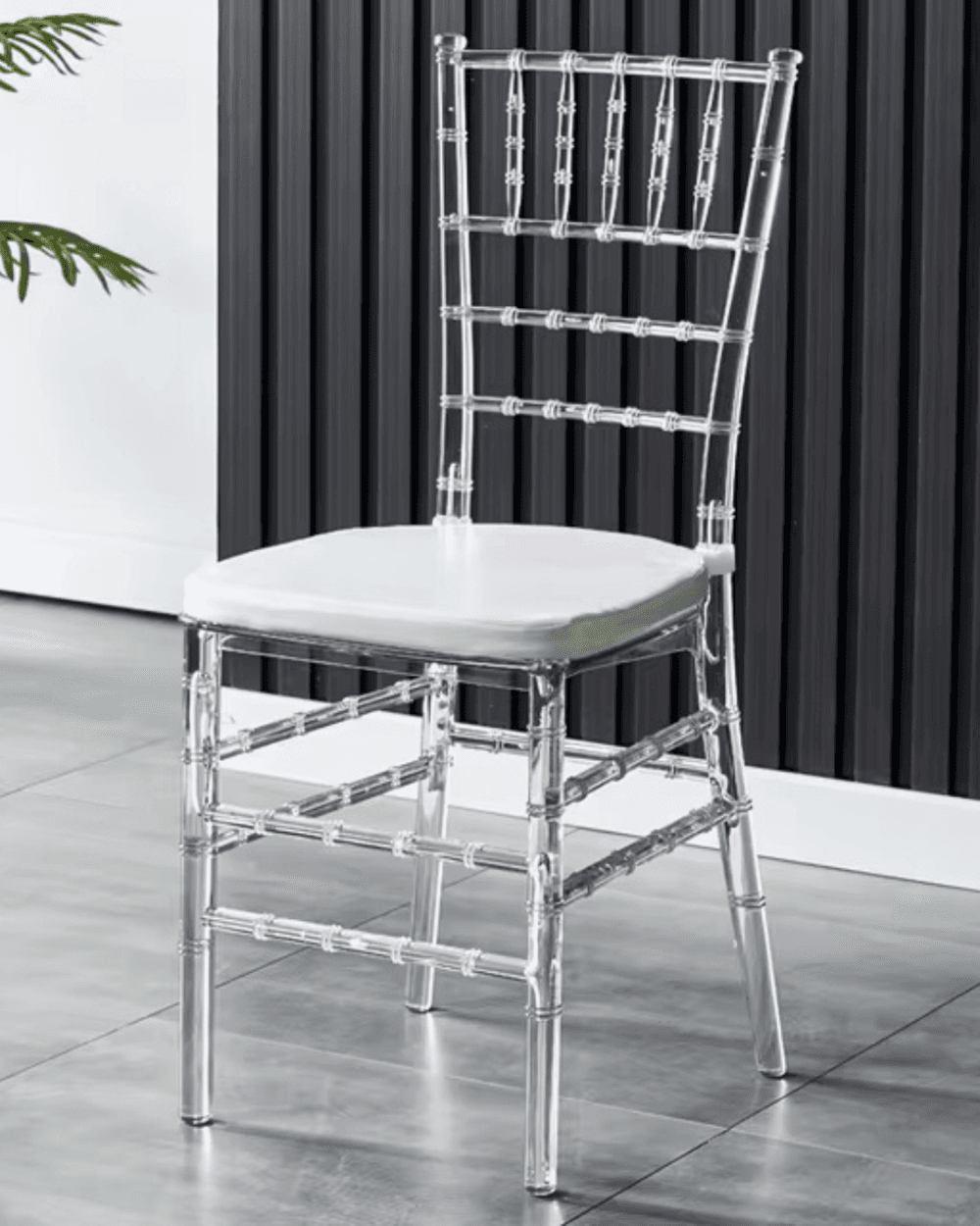 Imagem da galeria 2 de Aluguel Cadeira Tiffany Transparente