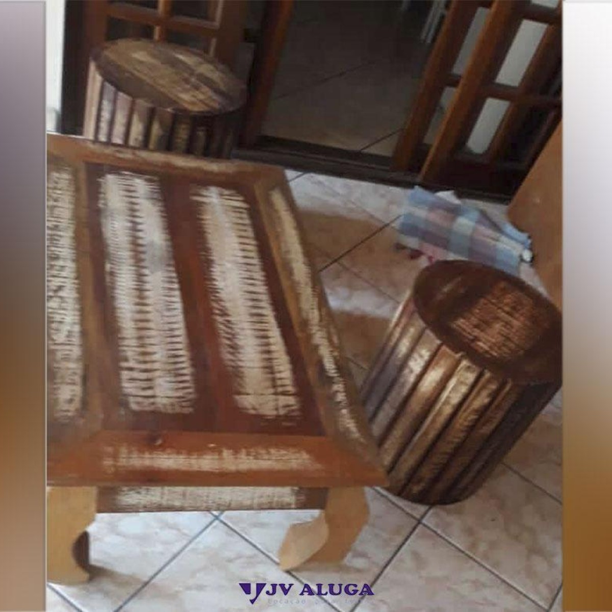 Detalhes do produto Aluguel banco de madeira de demolição