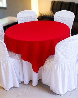 Aluguel de toalha redonda branca com cobre mancha vermelha