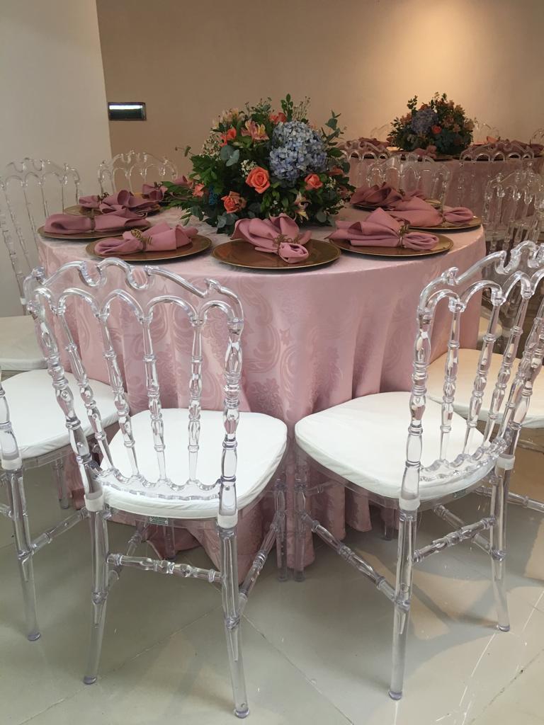Detalhes do produto Conjunto de mesa redonda com 10 cadeira Tiffany cristal